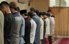 Mimpi Sholat Berjamaah Bersama Suami